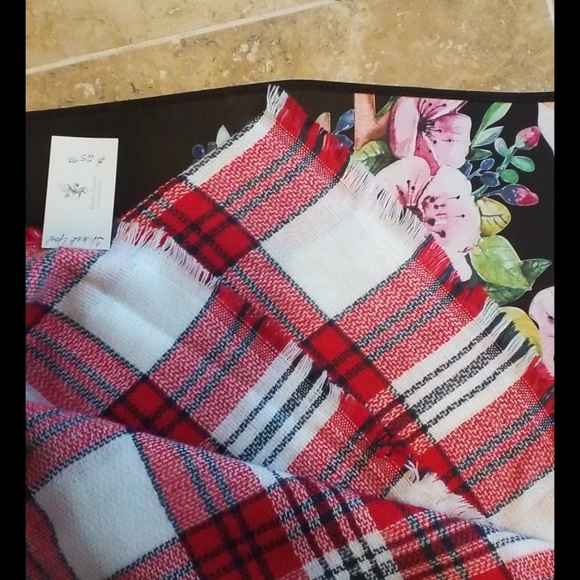 Large Scarf or Wrap - Picture 2 of 2